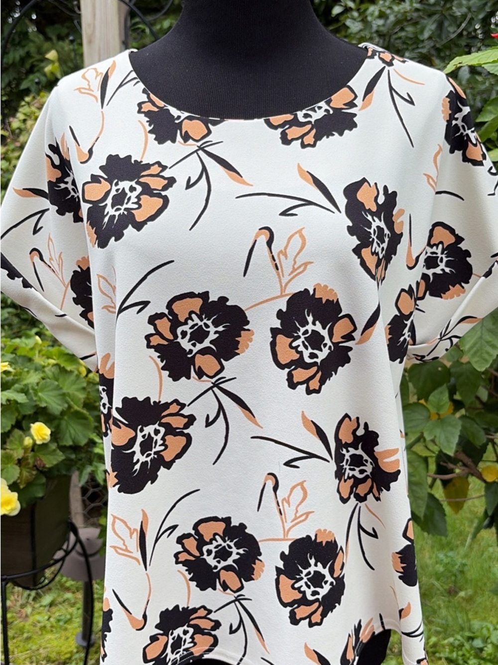 MELLODAY Cream Tunic Top with Black & Tan Floral Print